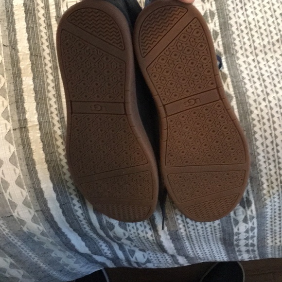 Ugg men’s hi top shoes - Picture 5 of 5